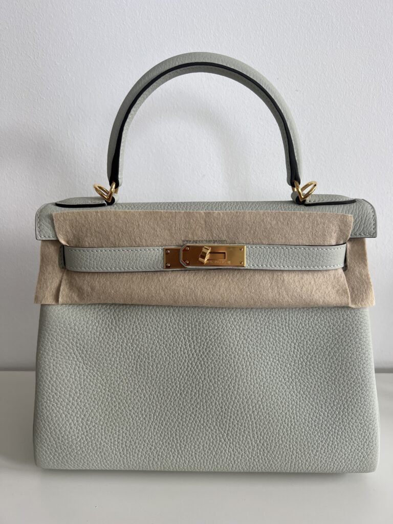 Hermès Kelly 28 Gris Neve Clemence With Gold Hardware - AG Concierge Fzco